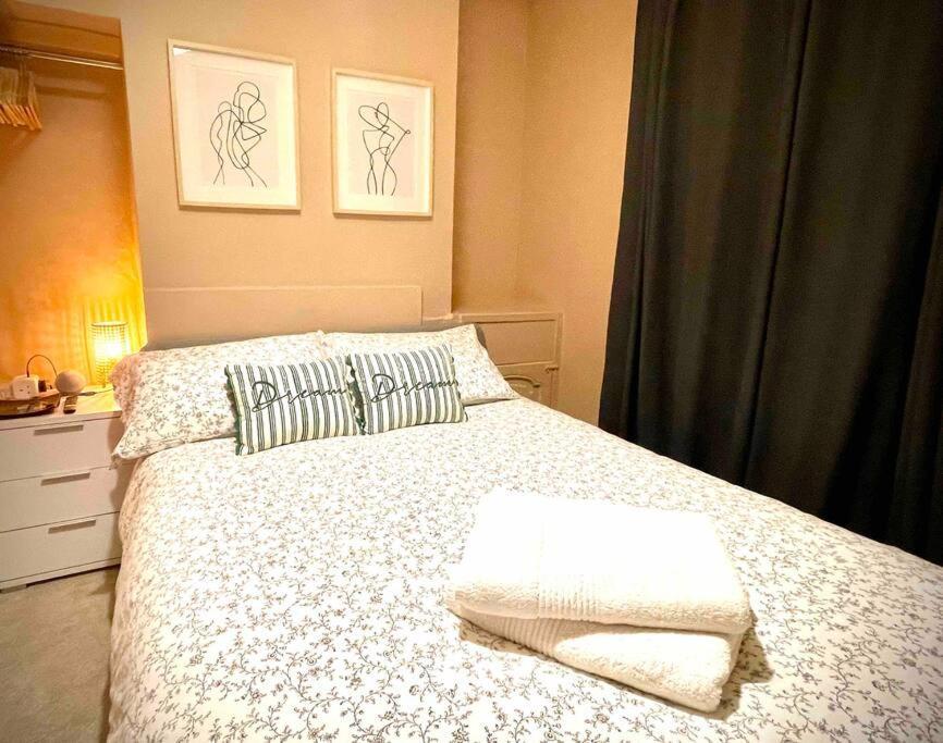Newly Refurbished, Central Apartment With Permit Parking Bath Exterior photo